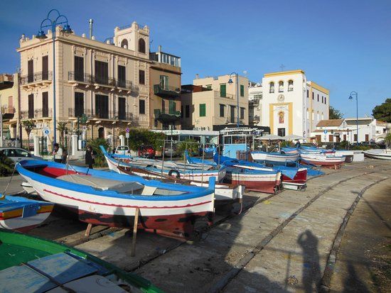 Piazza Mondello